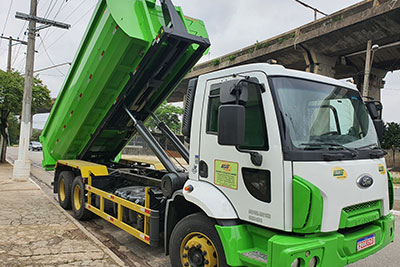 Caminhão Rollon Roll Off com Caçamba Basculante